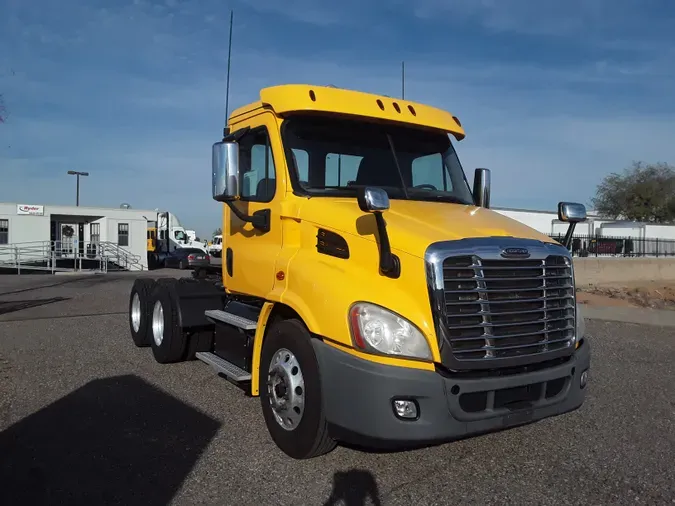 2017 FREIGHTLINER/MERCEDES CASCADIA 113