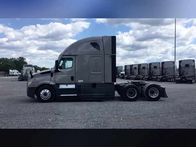 2021 Freightliner Cascadia 126