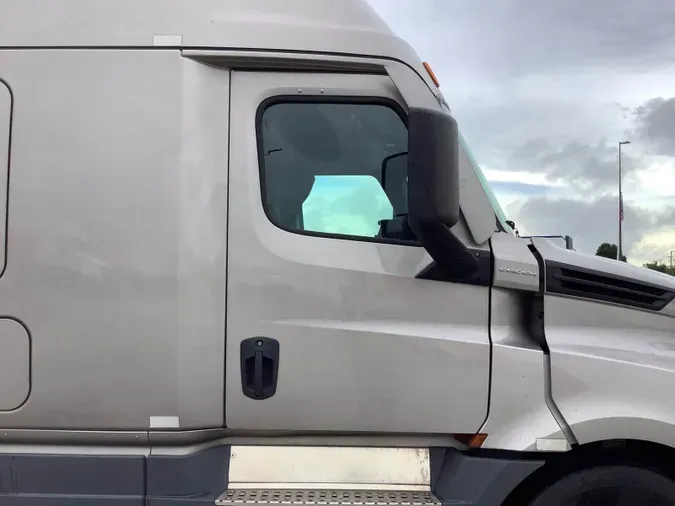 2021 Freightliner Cascadia 126