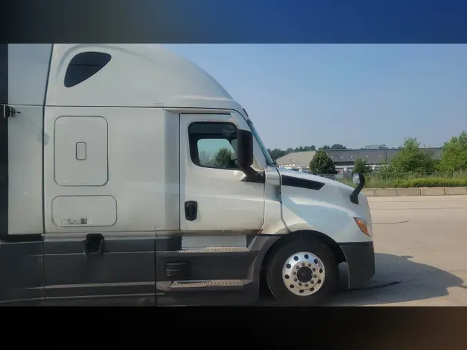 2021 Freightliner Cascadia 126