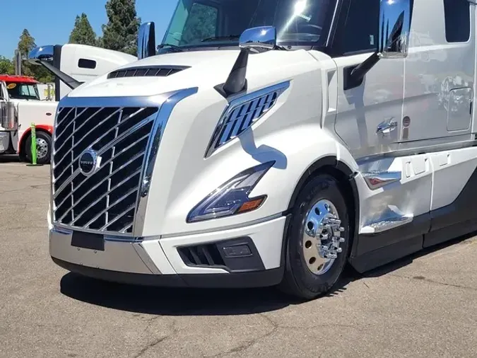 2026 VOLVO VNL64T860