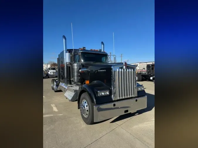 2025 Kenworth W900L