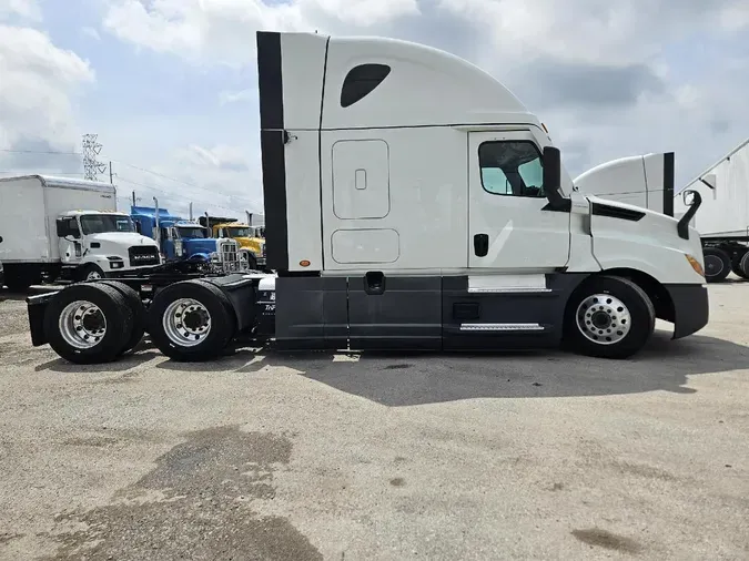 2021 FREIGHTLINER CASCADIA CA126