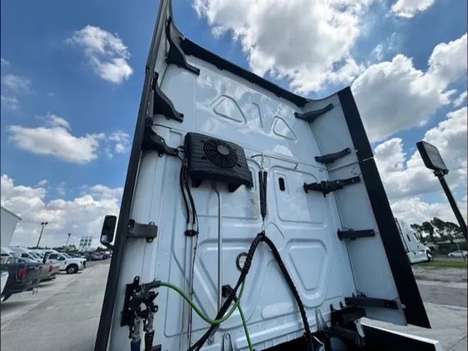 2019 Freightliner Cascadia 126