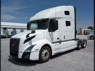 2021 VOLVO VNL64T760