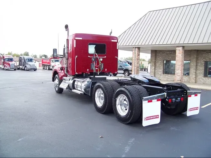 2025 Kenworth T880 40" Low Roof Sleeper