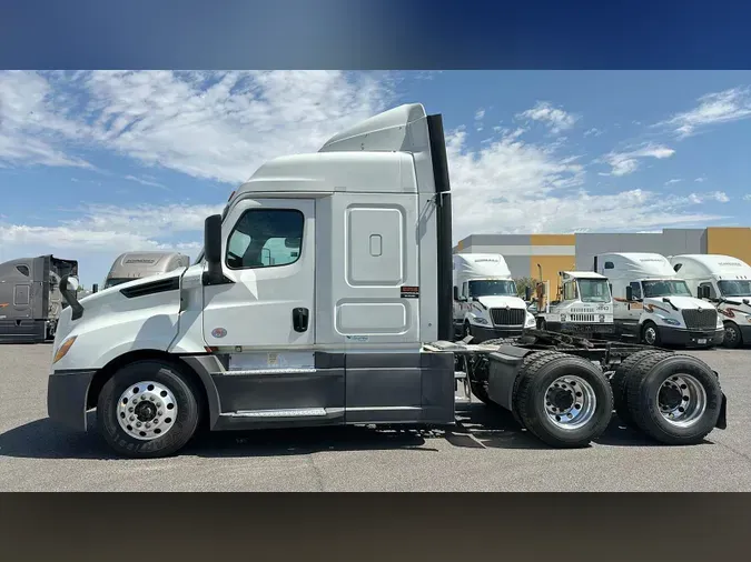 2020 Freightliner Cascadia 126