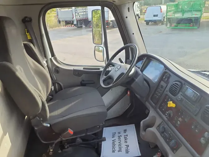 2016 FREIGHTLINER/MERCEDES M2 106