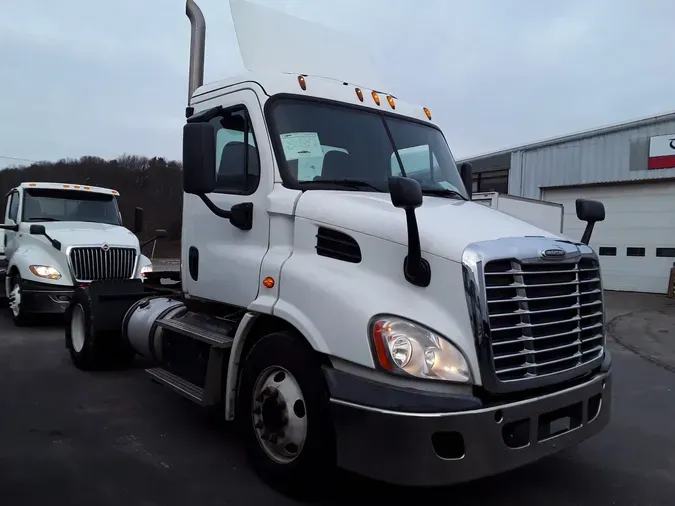 2015 FREIGHTLINER/MERCEDES CASCADIA 113