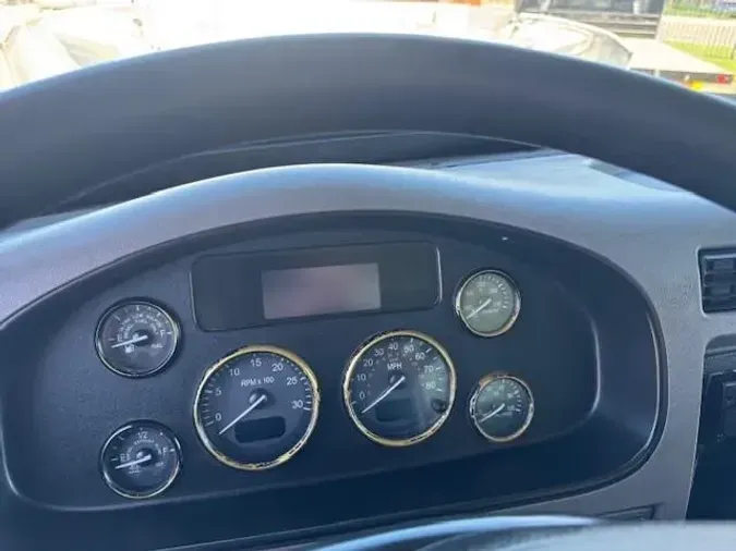 2018 Peterbilt 325
