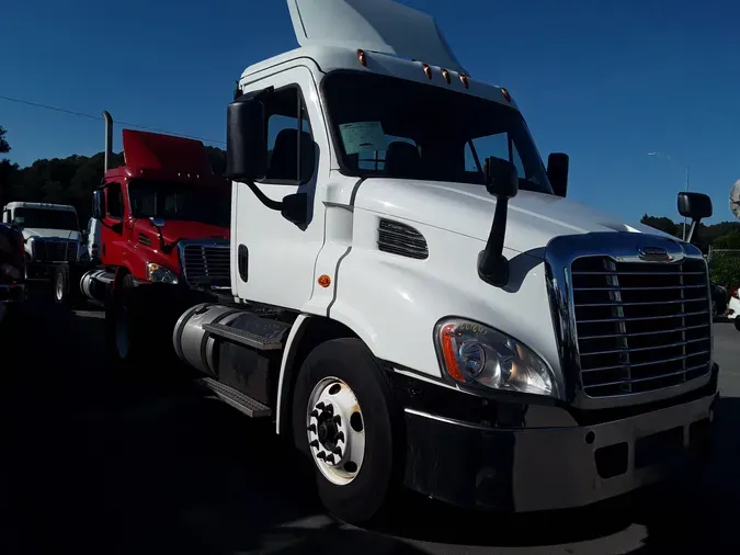 2016 FREIGHTLINER/MERCEDES CASCADIA 113