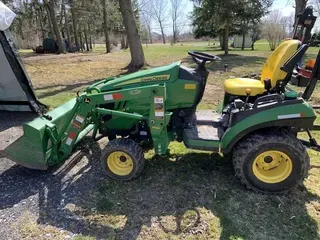 2016 John Deere 1025R