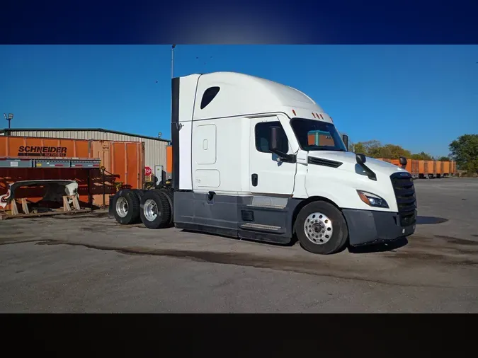 2022 Freightliner Cascadia 126