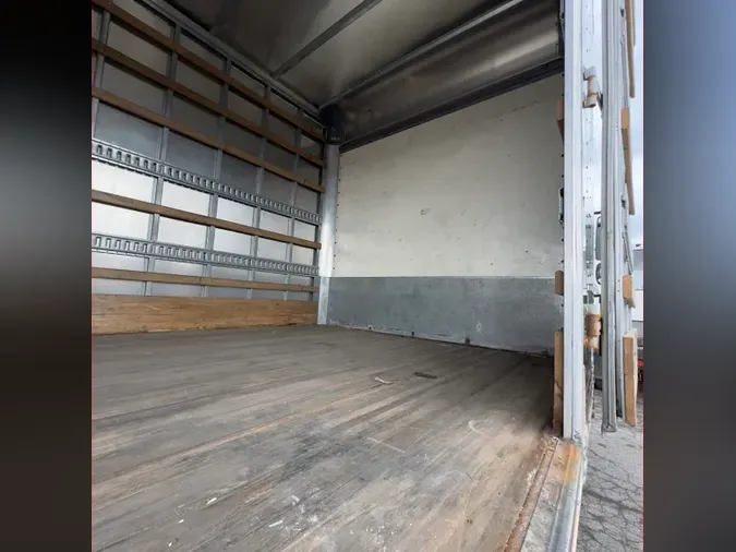 2018 FREIGHTLINER M2 106