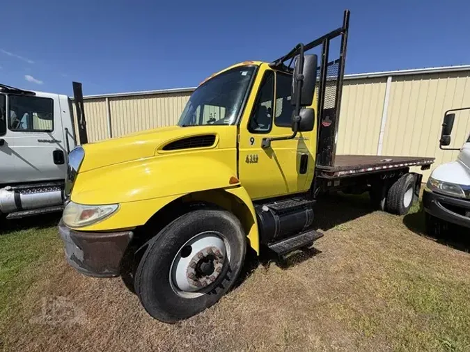 2004 INTERNATIONAL DURASTAR 4300