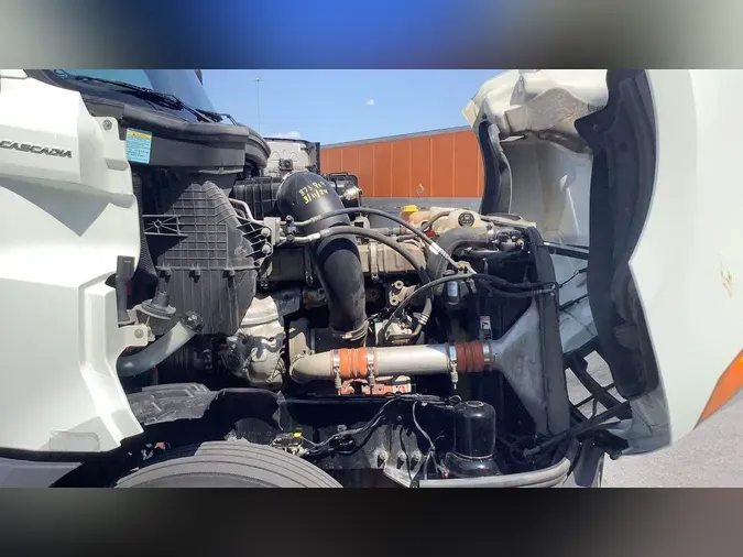 2020 Freightliner Cascadia 126