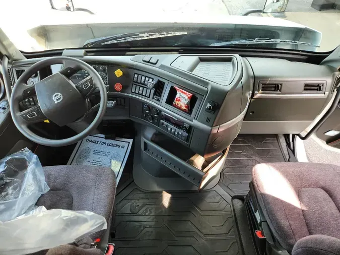 2022 VOLVO VNL64T860