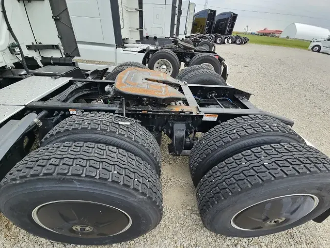 2023 FREIGHTLINER Cascadia 126