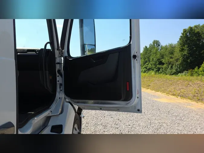 2018 Volvo VNL300