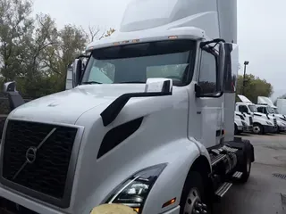 2019 VOLVO VNR42T 300