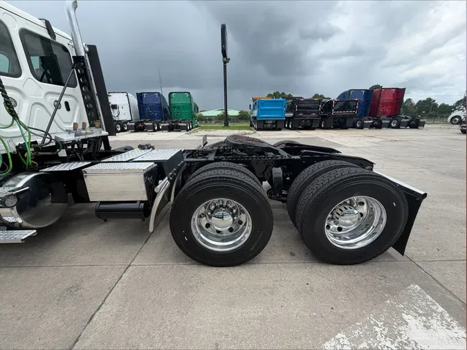 2021 Freightliner Cascadia 126