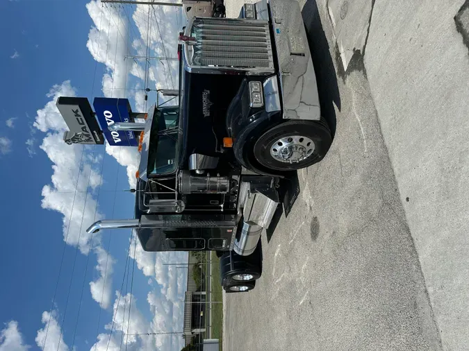 2019 Kenworth W900