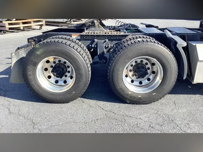 2020 Freightliner Cascadia 126
