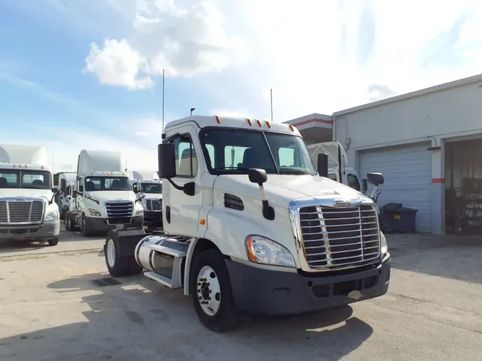 2016 FREIGHTLINER/MERCEDES CASCADIA 113