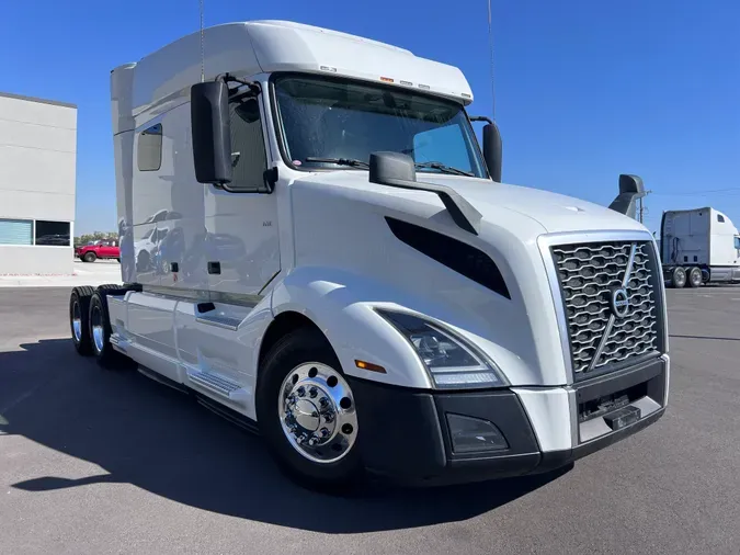 2020 VOLVO VNL64T740