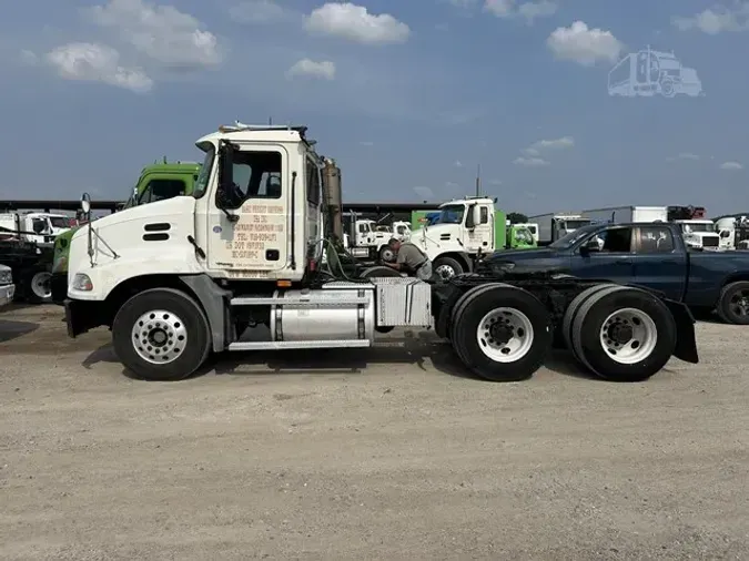 2005 MACK VISION CXN613