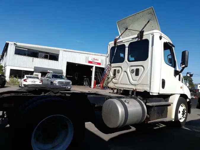 2016 FREIGHTLINER/MERCEDES CASCADIA 113