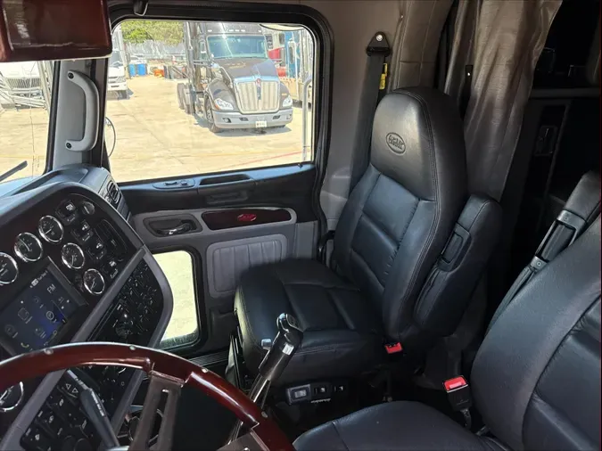 2022 Peterbilt 389