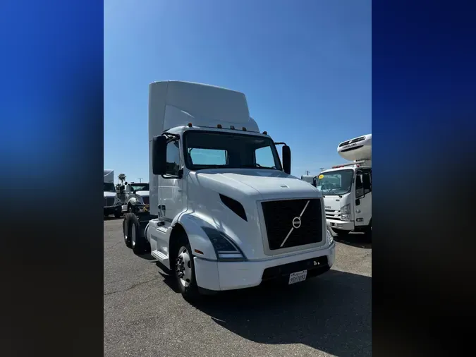 2018 VOLVO VNL64T-300