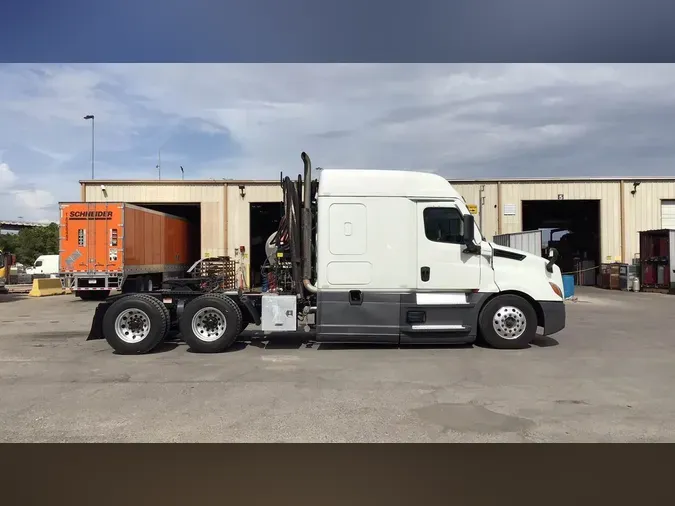 2021 Freightliner Cascadia 126