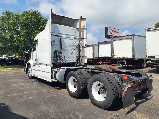 2020 VOLVO VNR64T-640