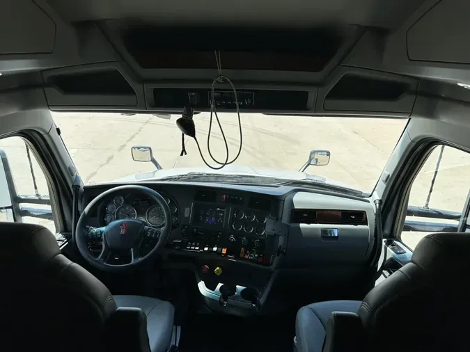 2022 Kenworth T680ea42033a09e9107d59dbbef25a13ff63