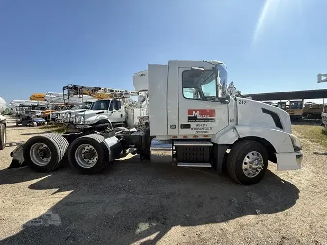 2013 VOLVO VNL64T300