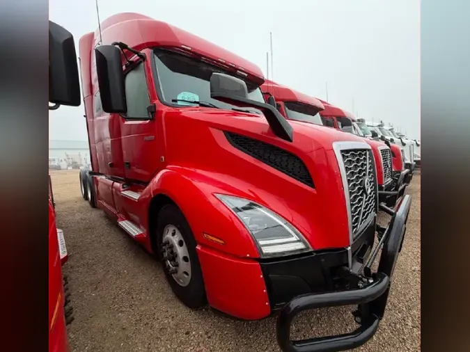 2022 VOLVO VNL64T760