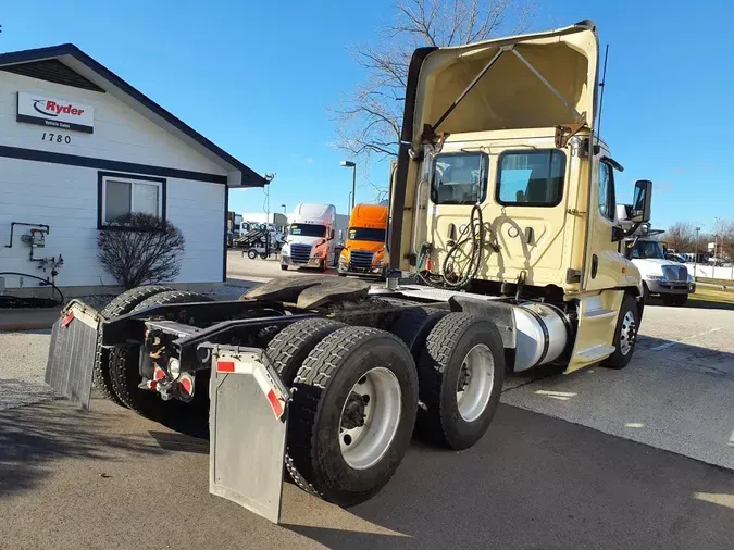 2019 FREIGHTLINER/MERCEDES CASCADIA 125