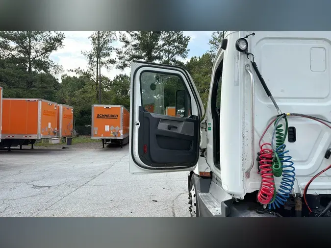 2021 Freightliner Cascadia 126