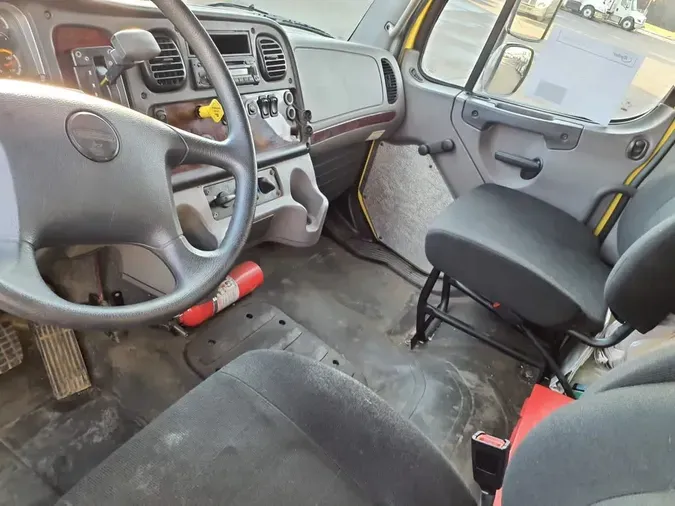 2017 FREIGHTLINER/MERCEDES M2 106