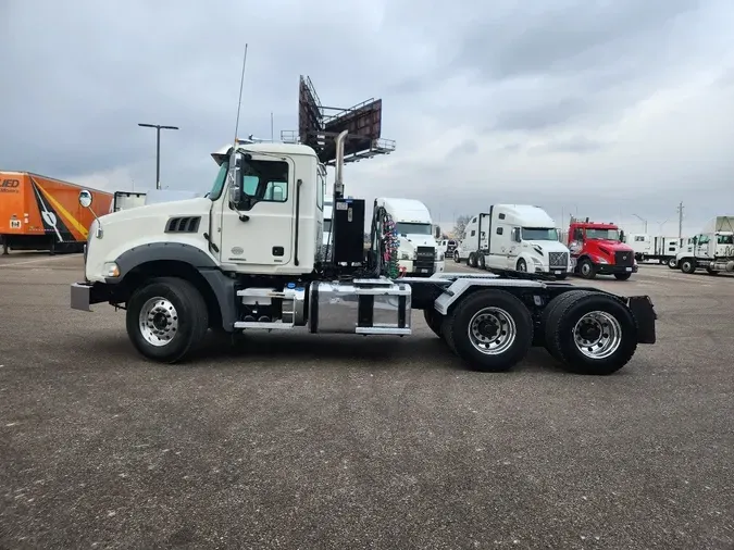 2020 MACK GR64BT