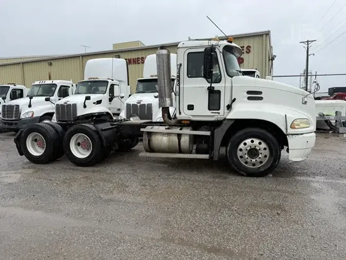 2004 MACK VISION CX613