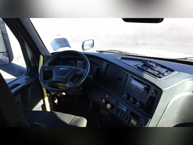 2025 Freightliner Cascadia 126