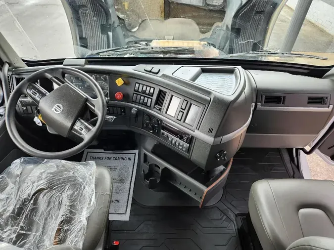 2019 VOLVO VNL64T760