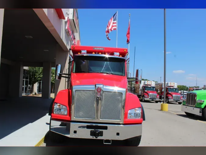 2025 Kenworth T880