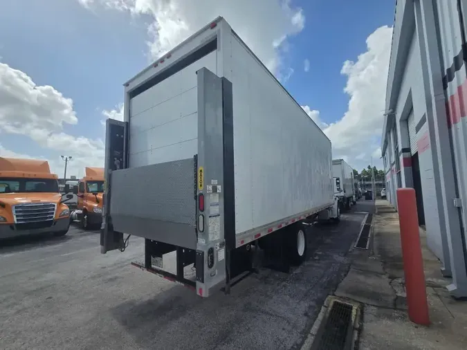2018 FREIGHTLINER M2 106