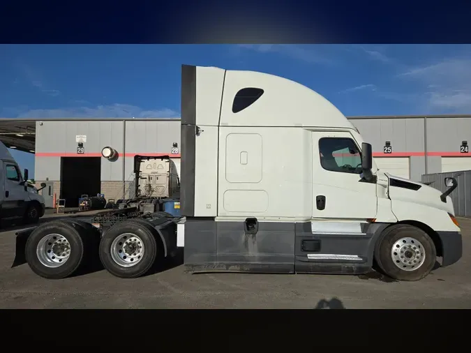 2022 Freightliner Cascadia 126
