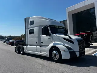 2022 Volvo VNL64T860