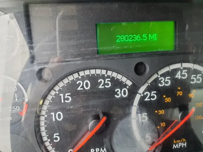 2017 FREIGHTLINER M2 106